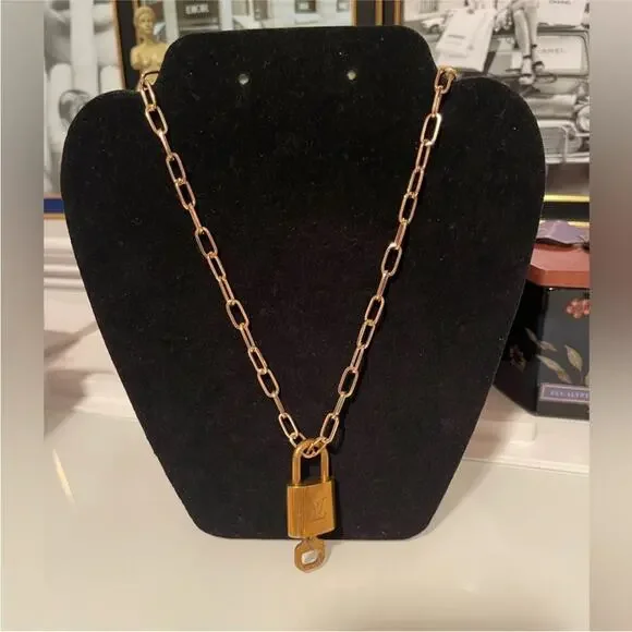 Authentic LV lock and key #315 with necklace set & extra chain - Picture 2 of 5